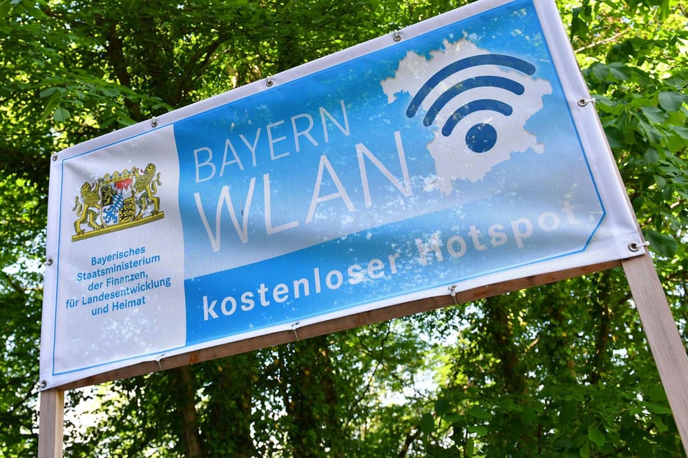 Hinweisschild in Bayern auf einen kostenlosen Hotspot in Schwangau (Allgäu)