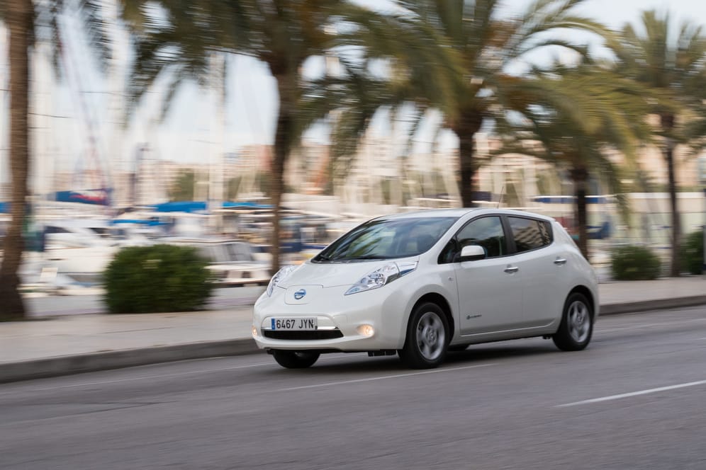 Nissan Leaf: Eine Batterieladung reicht für knapp 250 Kilometer und kostet nur rund zwei Euro.