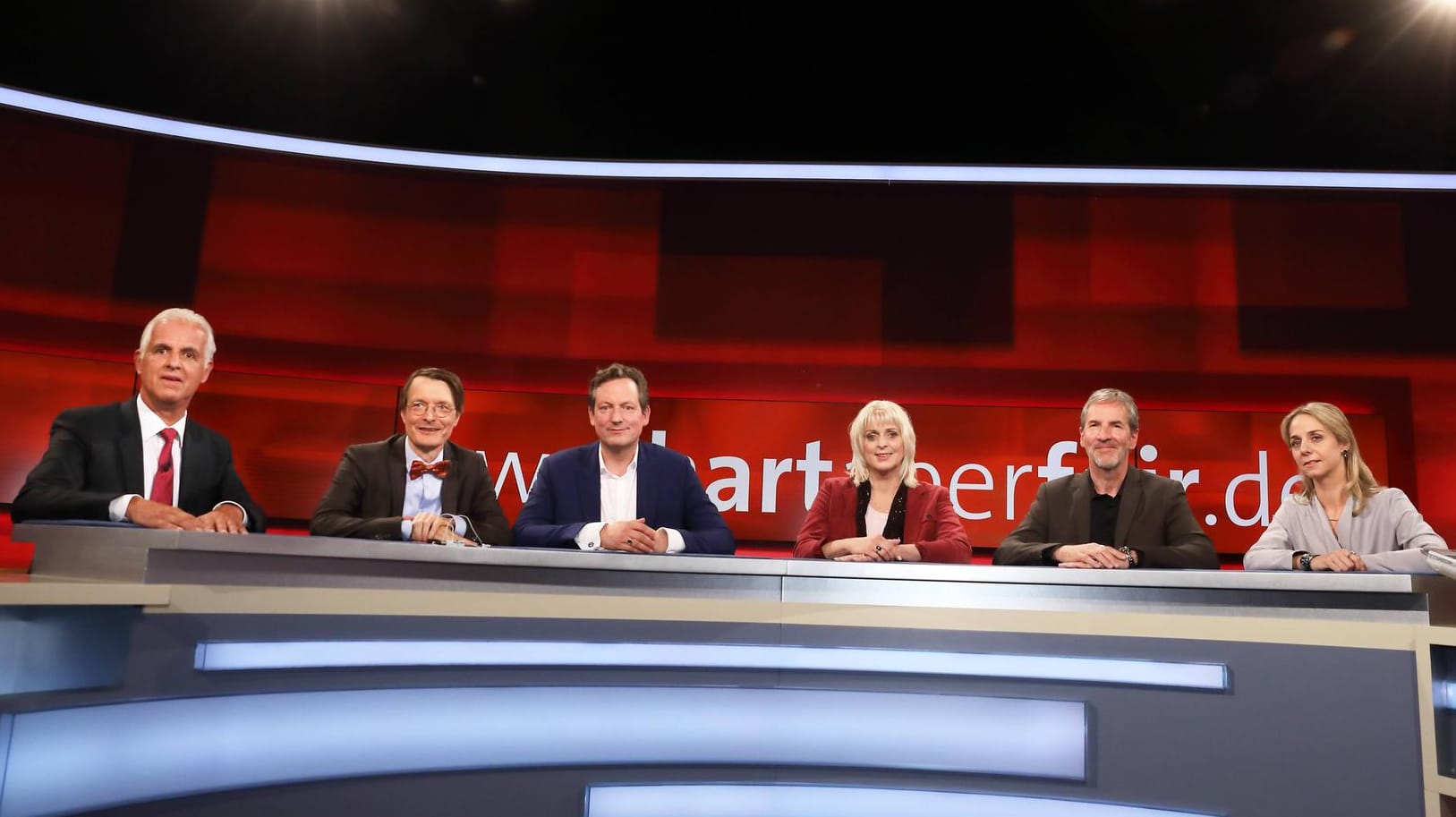 Bernd Meurer (Präsident des bpa - Bundesverbands privater Anbieter sozialer Dienste), Prof. Dr. Karl Lauterbach (Stellvertretender Fraktionsvorsitzender im Deutschen Bundestag, SPD), Dr. Eckart von Hirschhausen (Moderator und Autor), Susanne Hallermann (Ausbilderin im Gesundheitswesen), Ante Caljkusic (Dozent für Auszubildende in der Pflege) und Anette Dowideit (Journalistin)