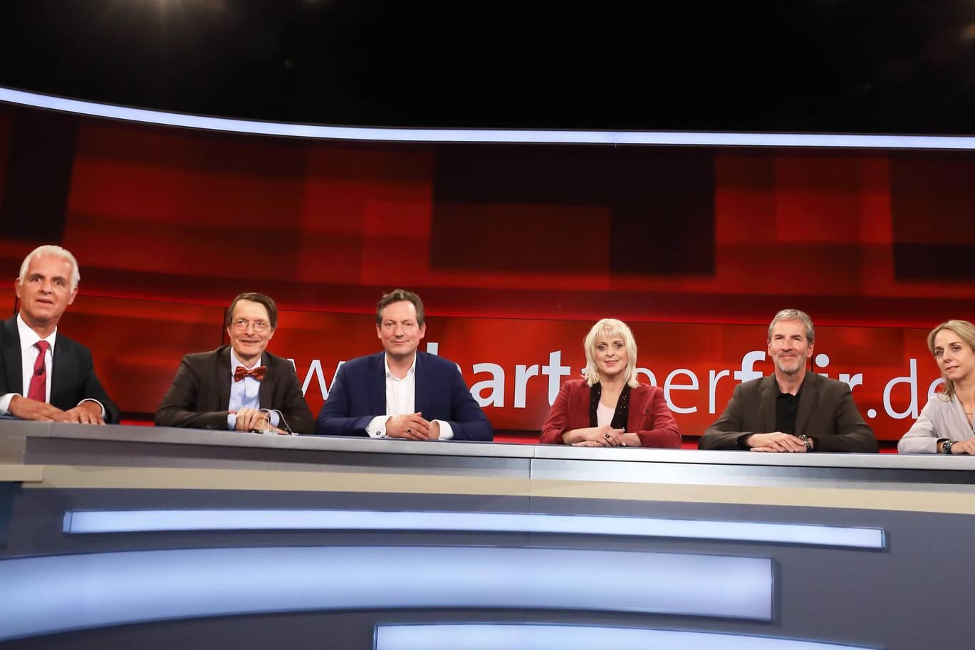 Bernd Meurer (Präsident des bpa - Bundesverbands privater Anbieter sozialer Dienste), Prof. Dr. Karl Lauterbach (Stellvertretender Fraktionsvorsitzender im Deutschen Bundestag, SPD), Dr. Eckart von Hirschhausen (Moderator und Autor), Susanne Hallermann (Ausbilderin im Gesundheitswesen), Ante Caljkusic (Dozent für Auszubildende in der Pflege) und Anette Dowideit (Journalistin)