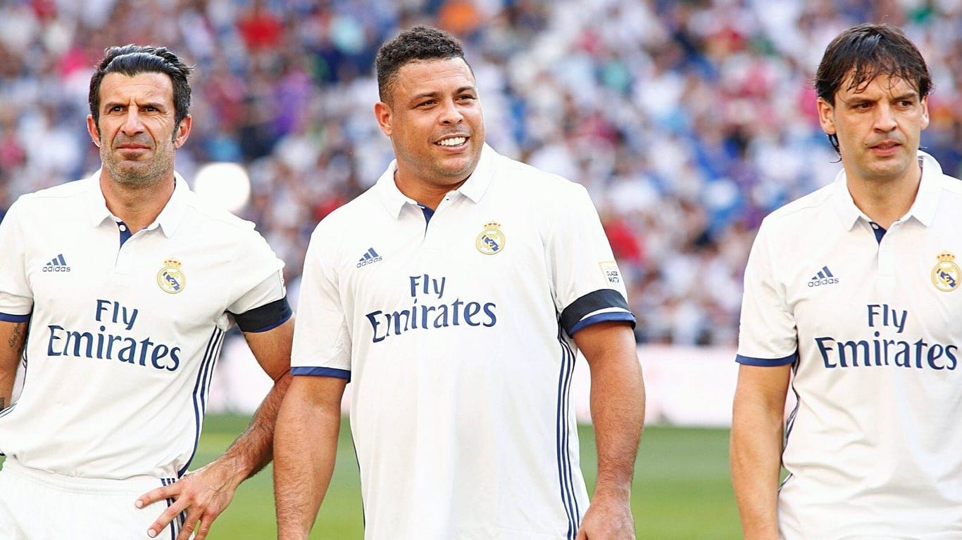 Ronaldo (M.) neben seinen ehemaligen Kollegen Luis Figo (l.) und Fernando Morientes.