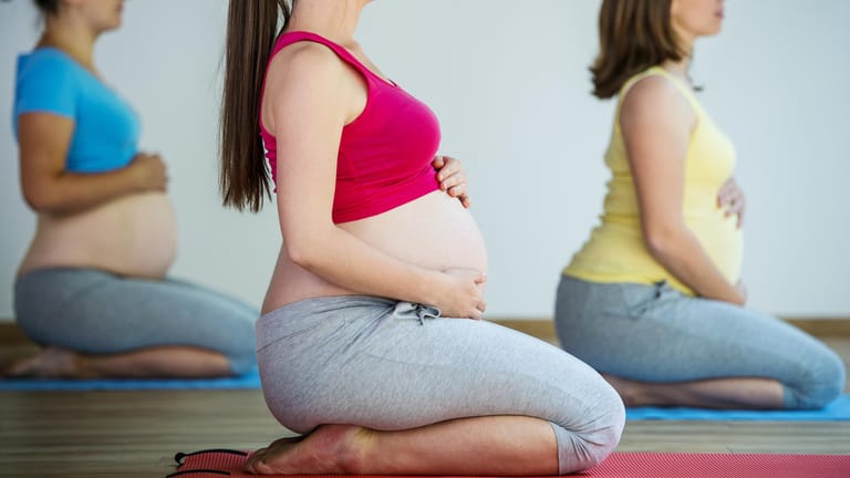 Schwangere Frauen bei der Gymnastik