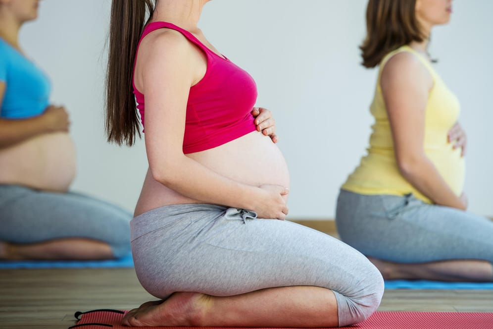 Schwangere Frauen bei der Gymnastik
