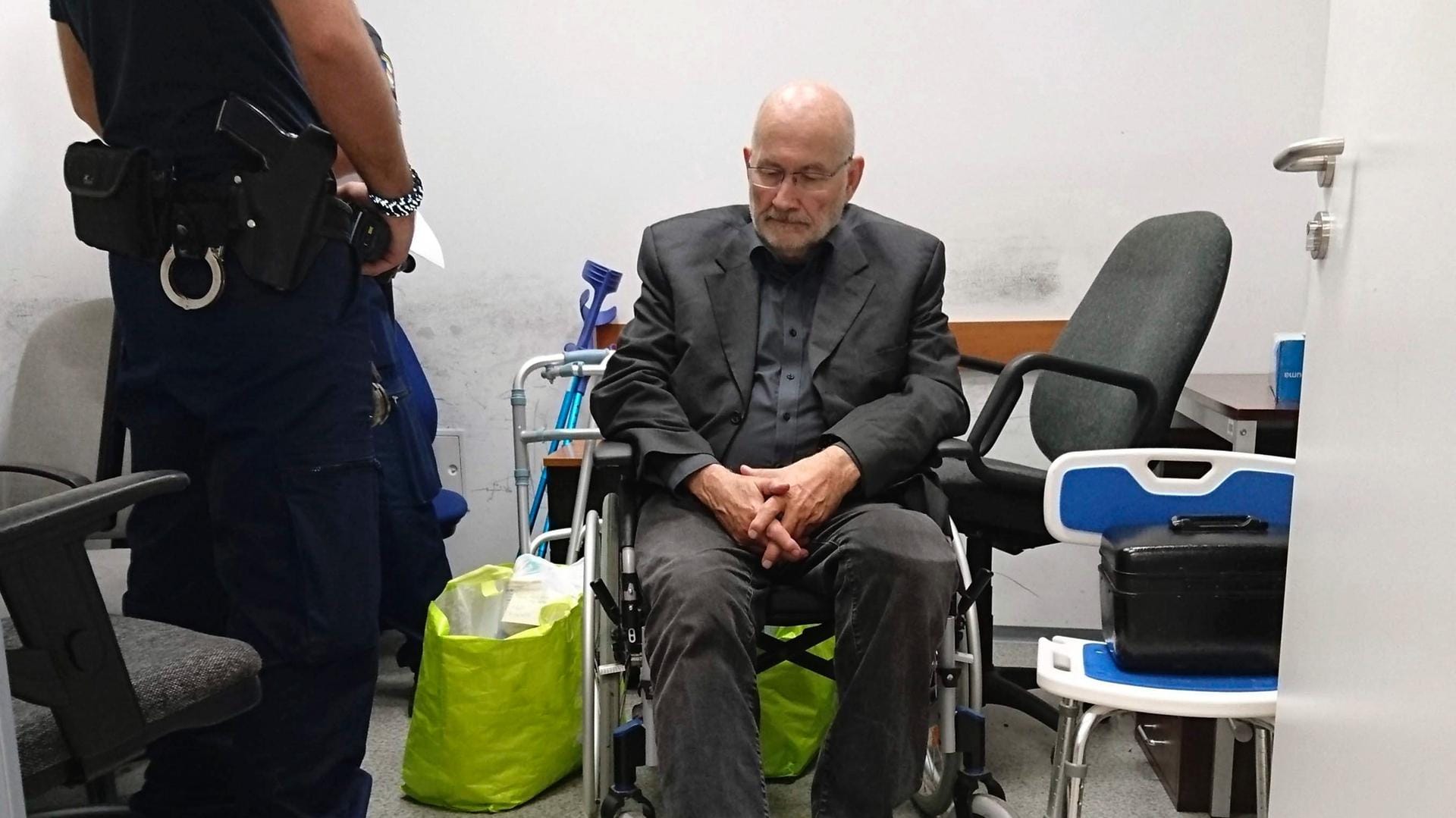 Der aus Deutschland geflüchteten Holocaustleugner Horst Mahler wird seine restliche Strafe in Deutschland verbüßen müssen.