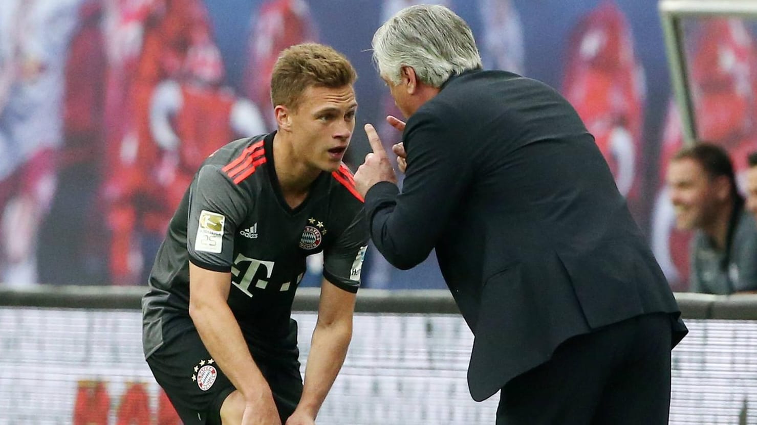 Joshua Kimmich (l.) war mit seiner Saison beim FC Bayern sehr unzufrieden.