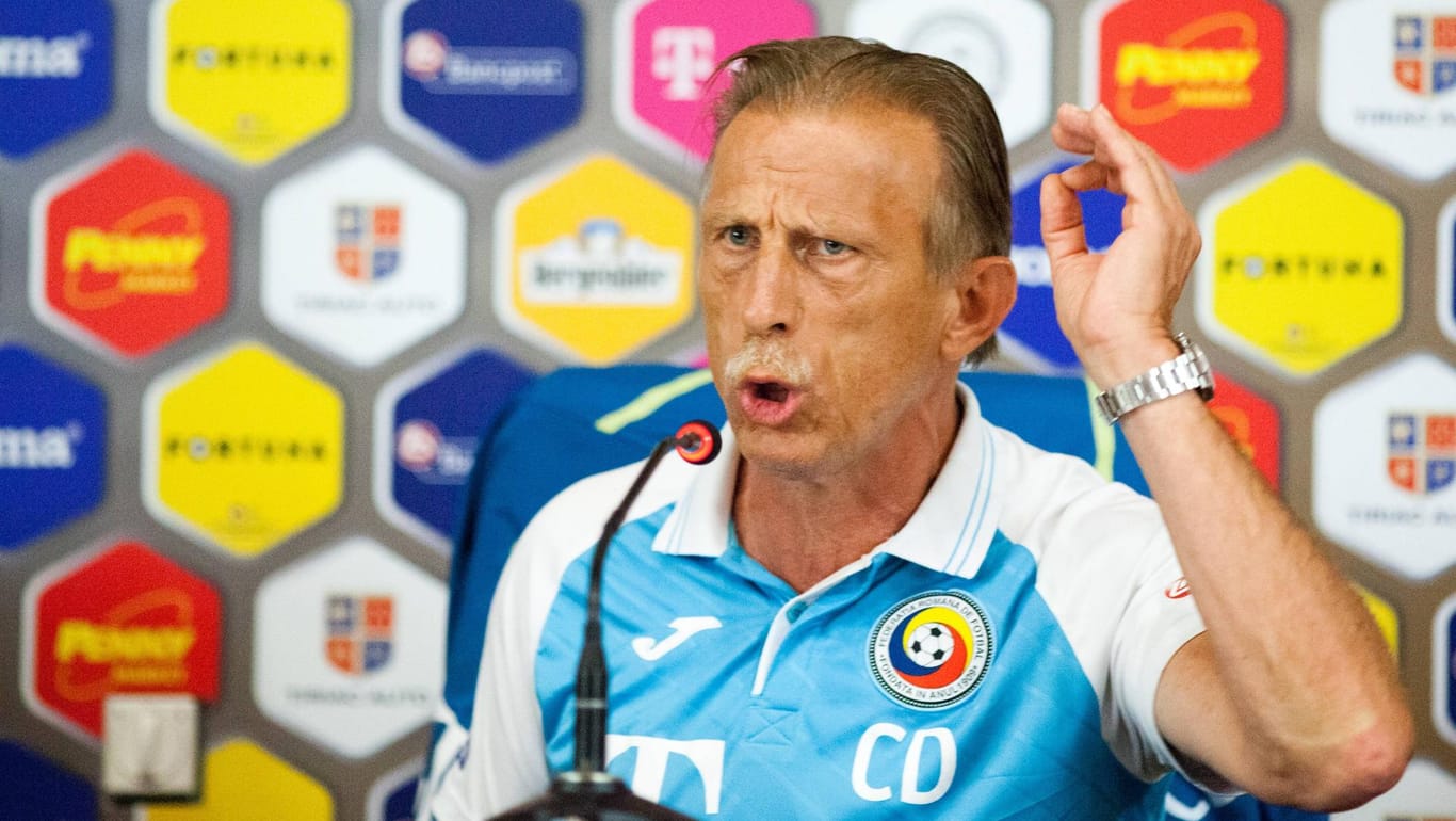 Christoph Daum ist seit dem 7. Juli 2016 Trainer der rumänischen Fußball-Nationalmannschaft.