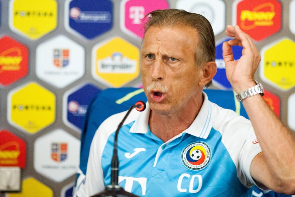Christoph Daum ist seit dem 7. Juli 2016 Trainer der rumänischen Fußball-Nationalmannschaft.