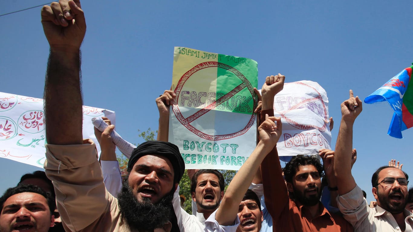 Proteste in Pakistan gegen eine Petition für die Darstellung des Propheten Mohammed auf Facebook (2010)