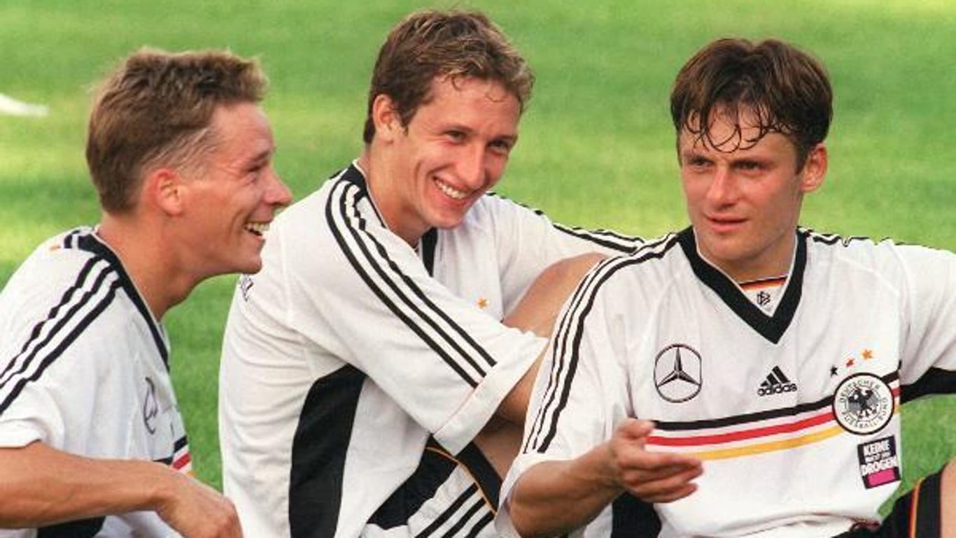 Ronald Maul, Frank Baumann und Heiko Gerber (v.l.n.r.) freuen sich hier noch beim Training auf den Confed Cup in Mexiko 1999.