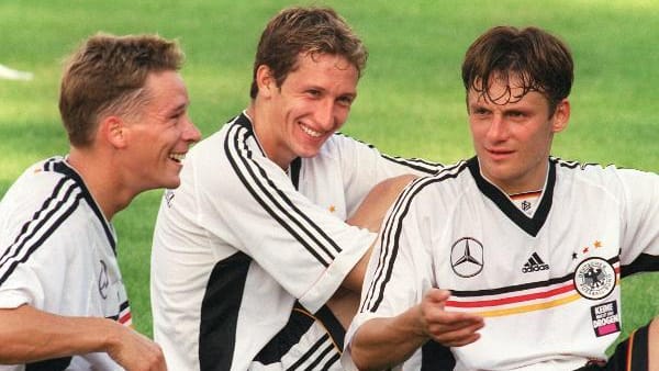 Ronald Maul, Frank Baumann und Heiko Gerber (v.l.n.r.) freuen sich hier noch beim Training auf den Confed Cup in Mexiko 1999.