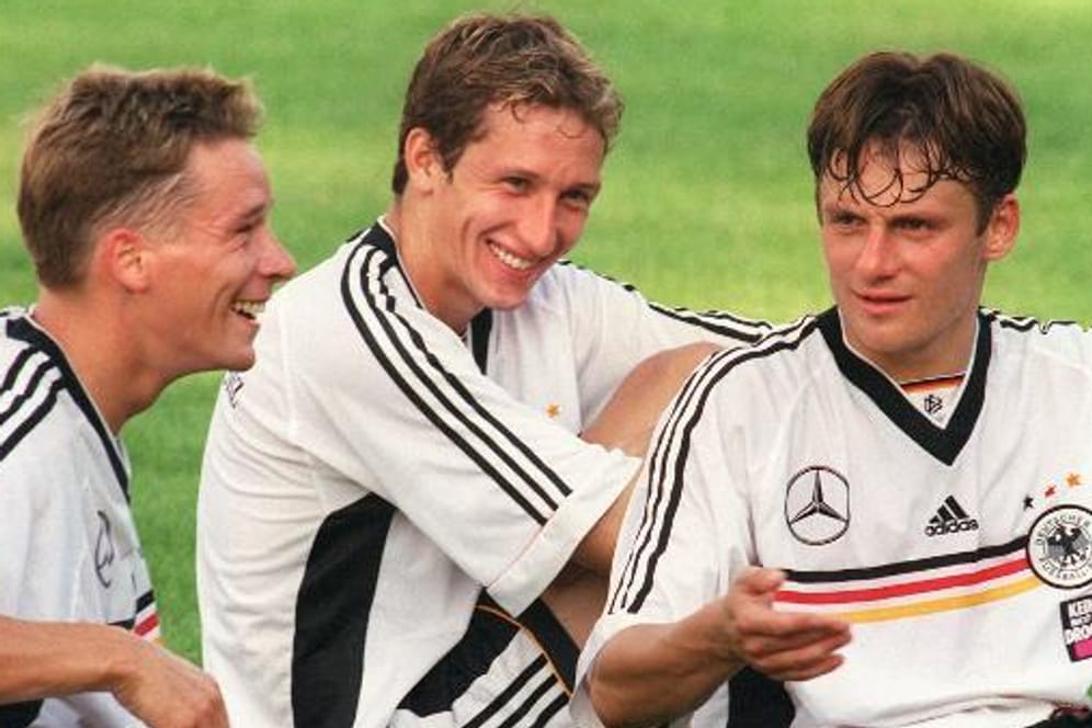 Ronald Maul, Frank Baumann und Heiko Gerber (v.l.n.r.) freuen sich hier noch beim Training auf den Confed Cup in Mexiko 1999.