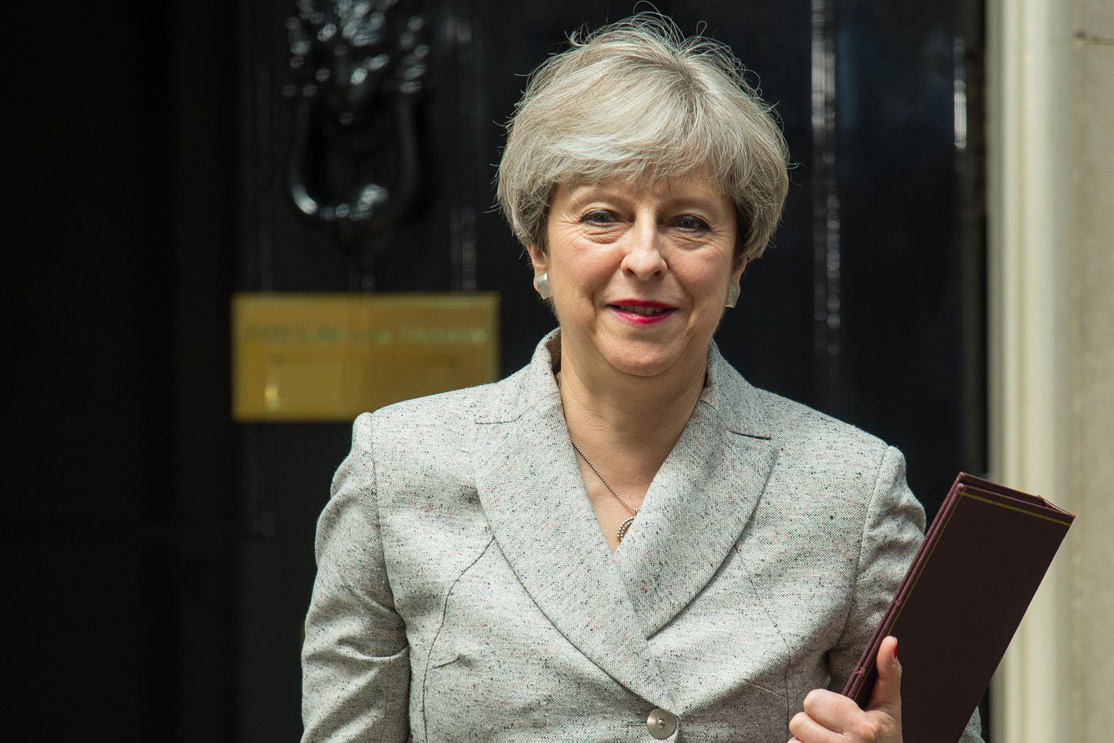 May hatte sich am Vortag mit Arlene Foster, der Vorsitzenden der Democratic Unionist Party (DUP), zum Gespräch getroffen.