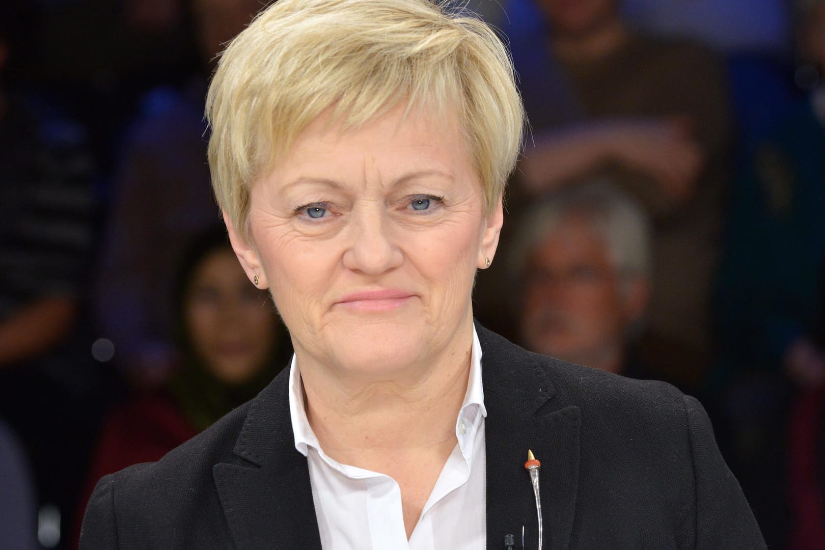 Renate Künast, Bundestagsabgeordnete (Bündnis 90/Die Grünen) und Vorsitzende des Justiz-Ausschusses, besucht das Löschteam von Facebook.