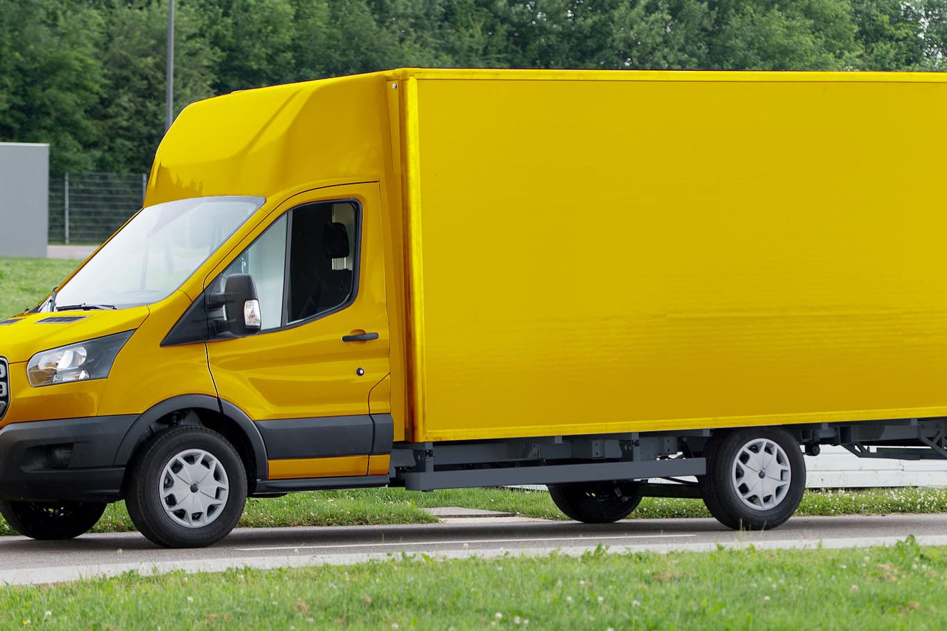 Während vielerorten über Fahrverbote für Dieselautos diskutiert wird, baut die Post mit Ford einen Elektrotransporter.