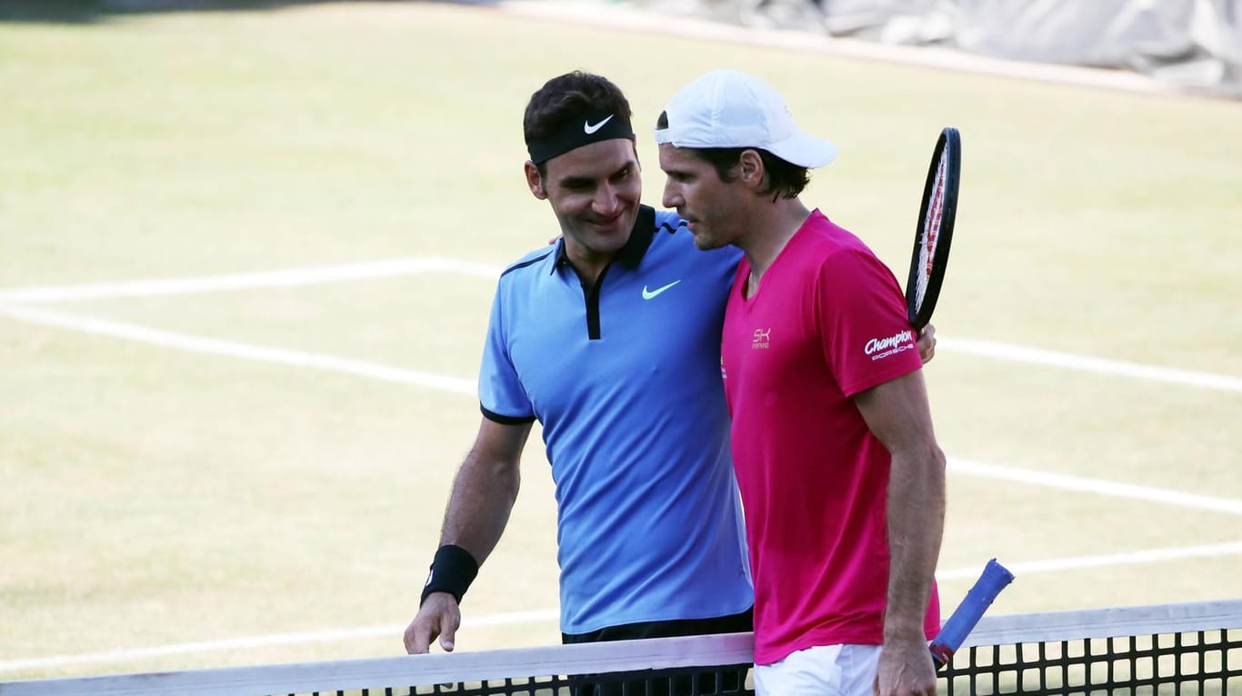 Roger Federer (l.) und Tommy Haas kennen sich seit einer Ewigkeit und sind mittlerweile gute Kumpels. Ihr erstes Duell hatten sie bei den Olympischen Spielen 2000 in Sydney.