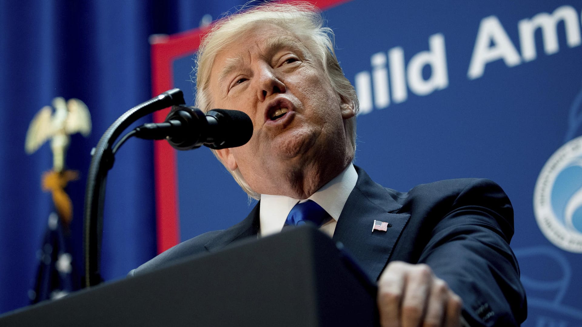 Nach dem Waffendeal mit Saudi-Arabien verkauft US-Präsident Donald Trump auch an Katar Kampfjets. Nach dem Waffendeal mit Saudi-Arabien verkauft US-Präsident Donald Trump auch an Katar Kampfjets.