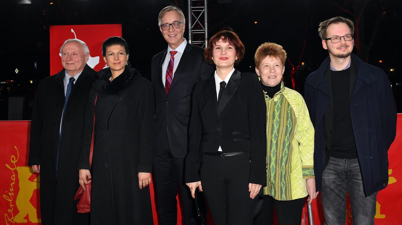 Die Linken-Politiker Oskar Lafontaine (l-r), Sahra Wagenknecht, Dietmar Bartsch, Katja Kipping, Petra Pau und Kristian Ronneburg auf der Berlinale in Berlin.