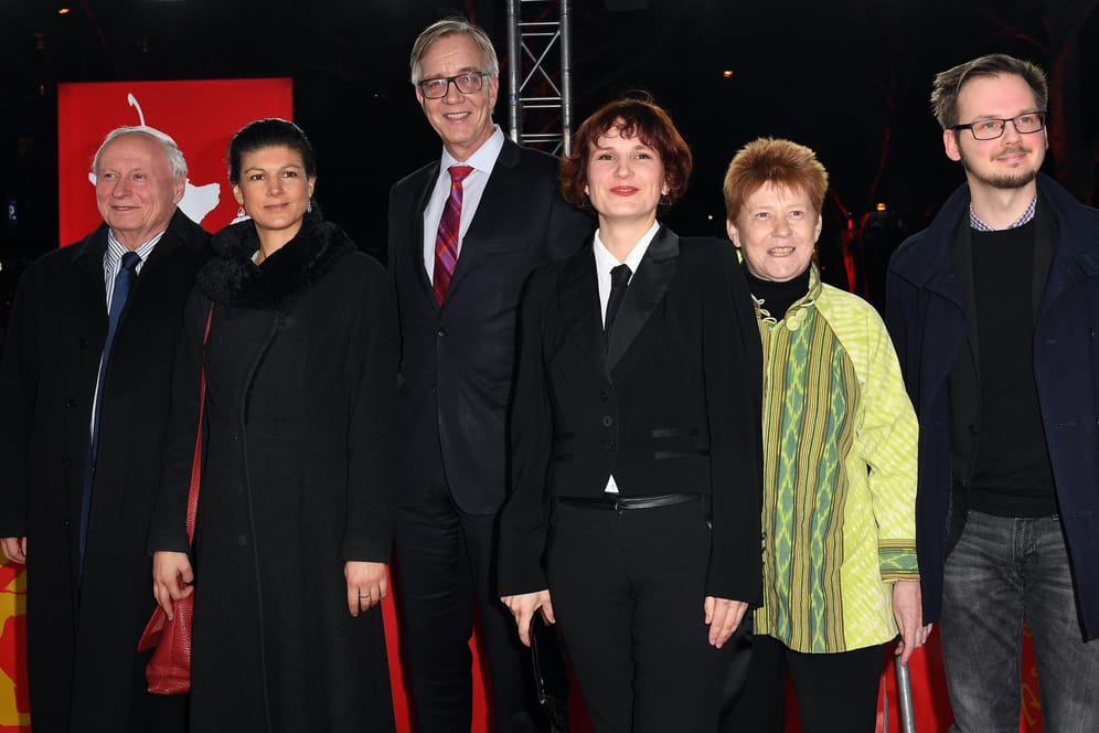 Die Linken-Politiker Oskar Lafontaine (l-r), Sahra Wagenknecht, Dietmar Bartsch, Katja Kipping, Petra Pau und Kristian Ronneburg auf der Berlinale in Berlin.
