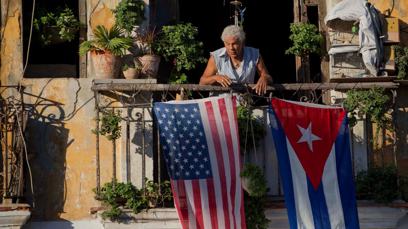US-Präsident Trump will die Reisebestimmungen für US-Bürger nach Kuba verschärfen und Zahlungen an das Militär des kommunistischen Inselstaates verbieten lassen.