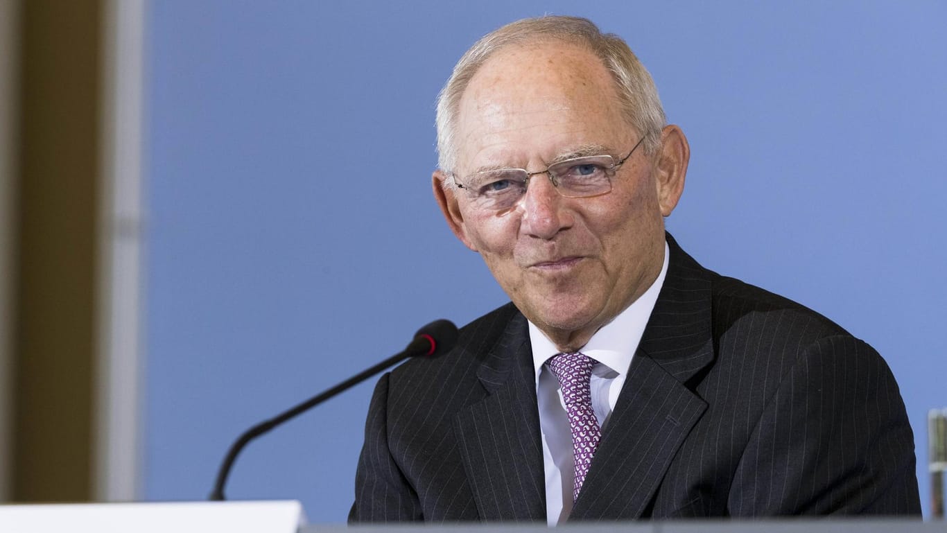 Wolfgang Schäuble steht wegen neuer Milliarden-Kredite in der Kritik.
