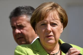 Bundeskanzlerin Angela Merkel und Außenminister Sigmar Gabriel haben deutliche Kritik an den US-Sanktionen geäußert.