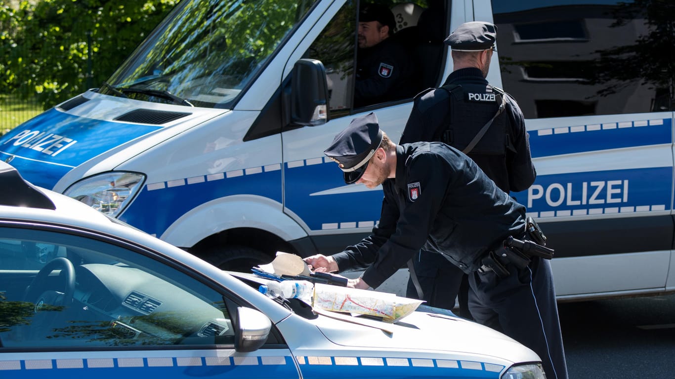Die Polizei in Wismar sucht nach den Angreifern auf einen Asylbewerber.