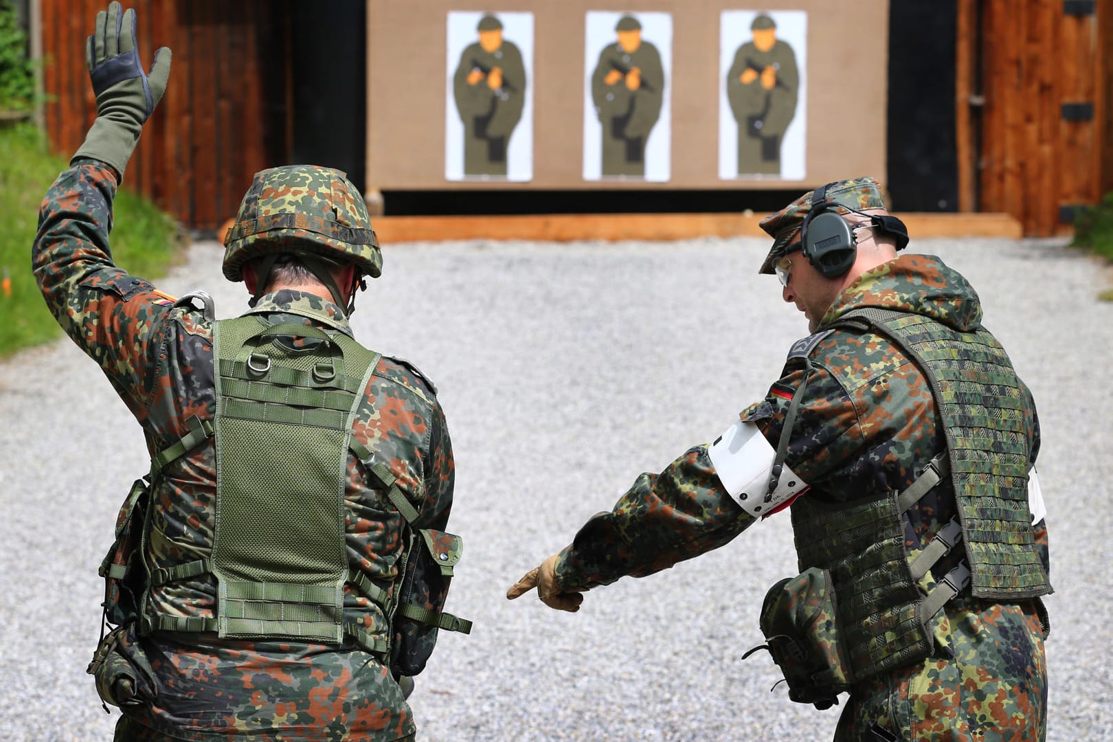 Bei Schießübungen von Bundeswehr-Soldaten soll es in der Kaserne in Sondershausen schwere Sicherheitsverstöße gegeben haben.