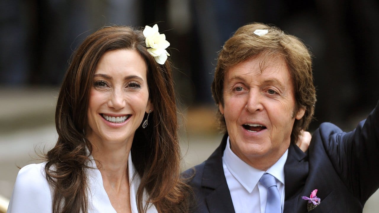 Sir Paul McCartney und Nancy Shevell heiraten am 9. Oktober 2011 in London. Sir Paul McCartney und Nancy Shevell heiraten am 9. Oktober 2011 in London.