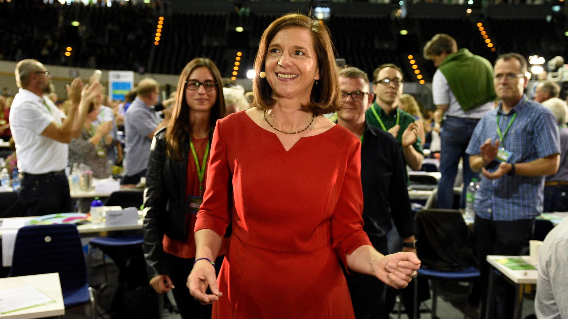 Als einzige Partei sehen sich die Grünen mit rückläufigen Umfragewerten konfrontiert. Als einzige Partei sehen sich die Grünen mit rückläufigen Umfragewerten konfrontiert.