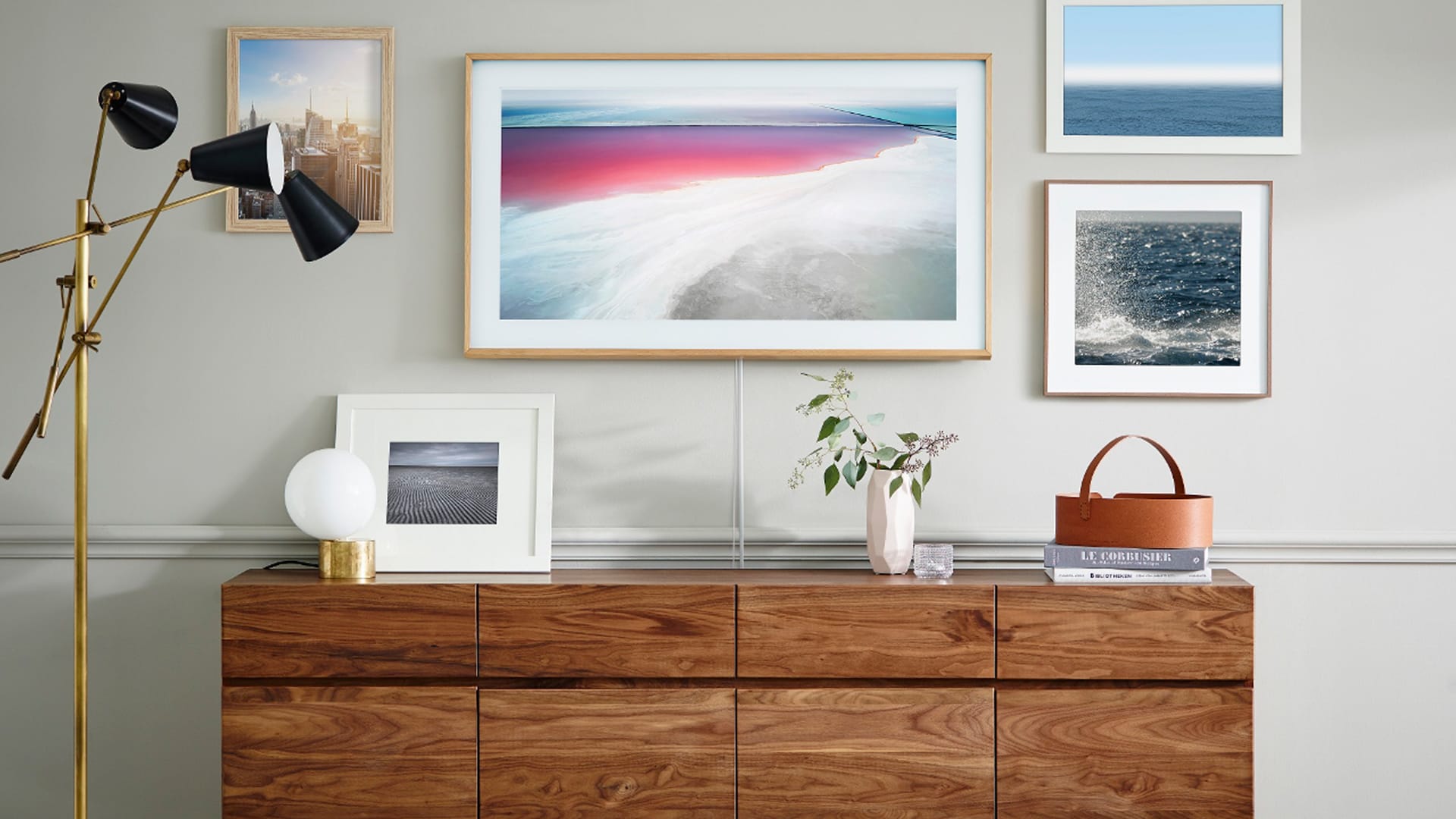 Samsung The Frame TV an einer Wand