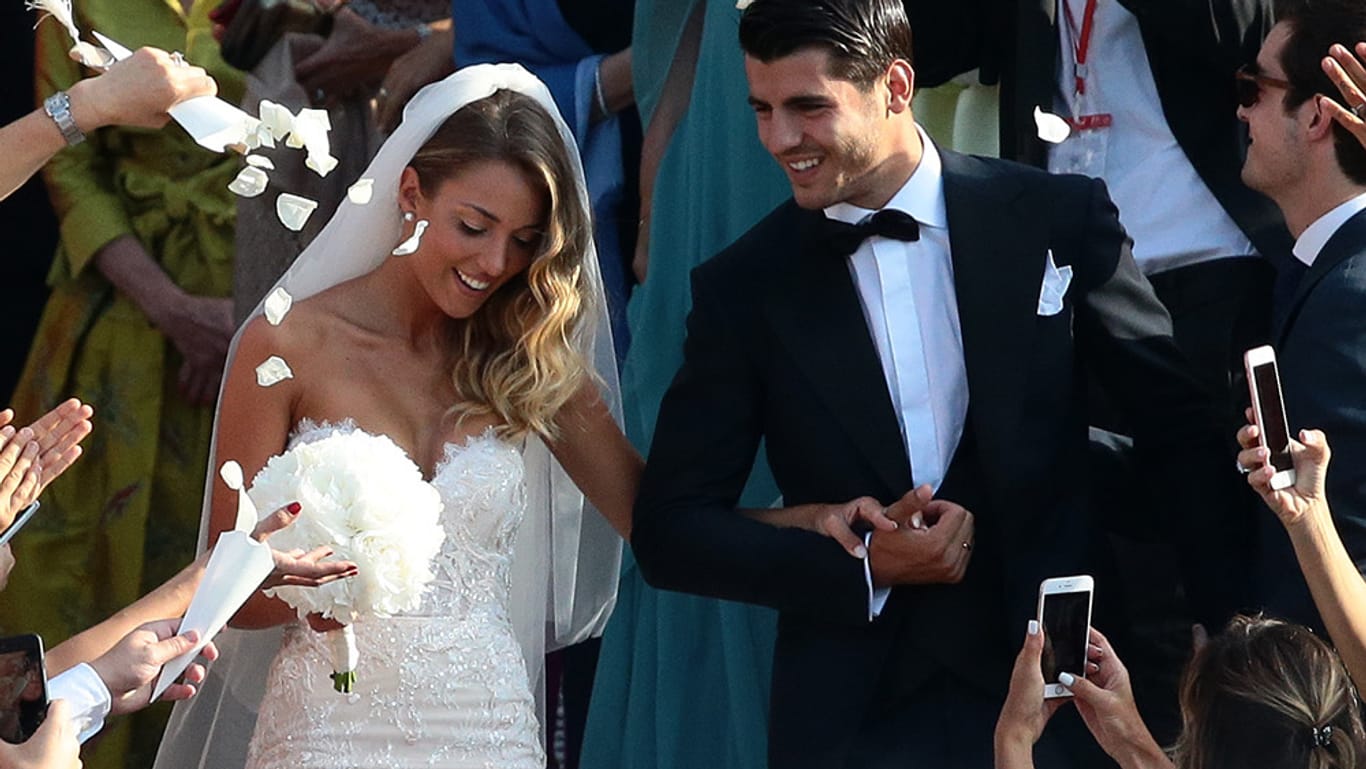 Alice Campello trug bei der Hochzeit mit Alvaro Morata ein Traumkleid mit langem Schleier.
