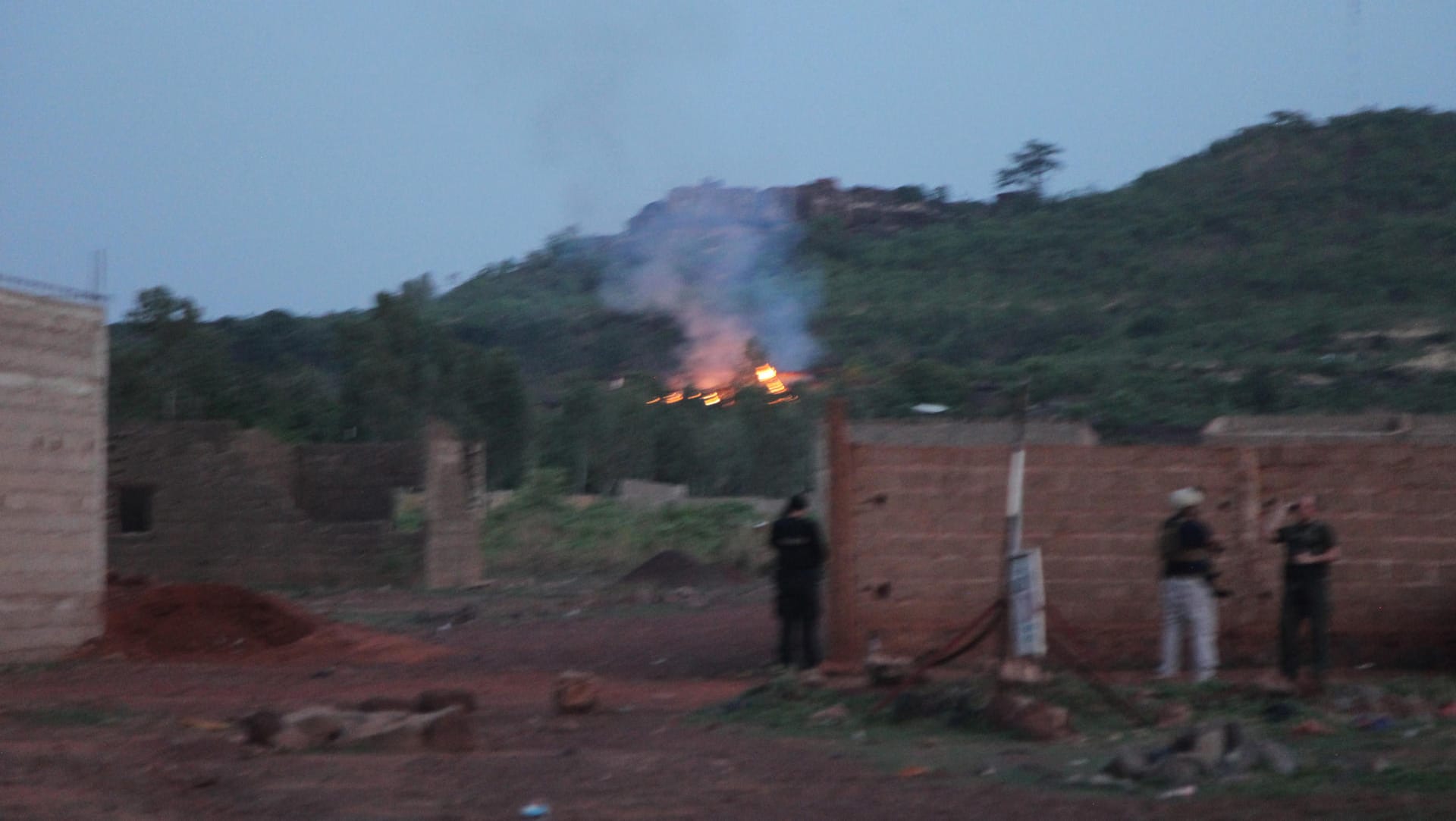 Ein Feuer brach am Pool des Hotel-Ressorts "Le Campement Kangaba" in Bamako aus.