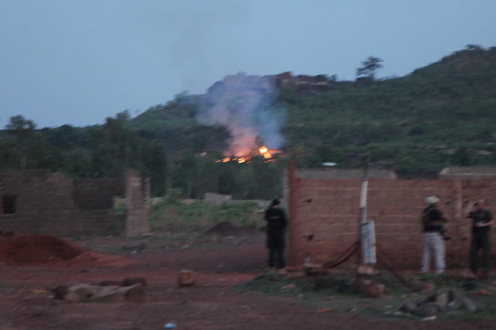 Ein Feuer brach am Pool des Hotel-Ressorts "Le Campement Kangaba" in Bamako aus.
