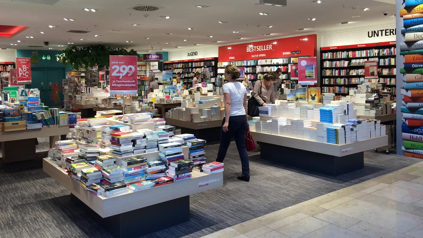 Geschaut wird im Laden, gekauft eher online: Hugendubel--Buchhandlung