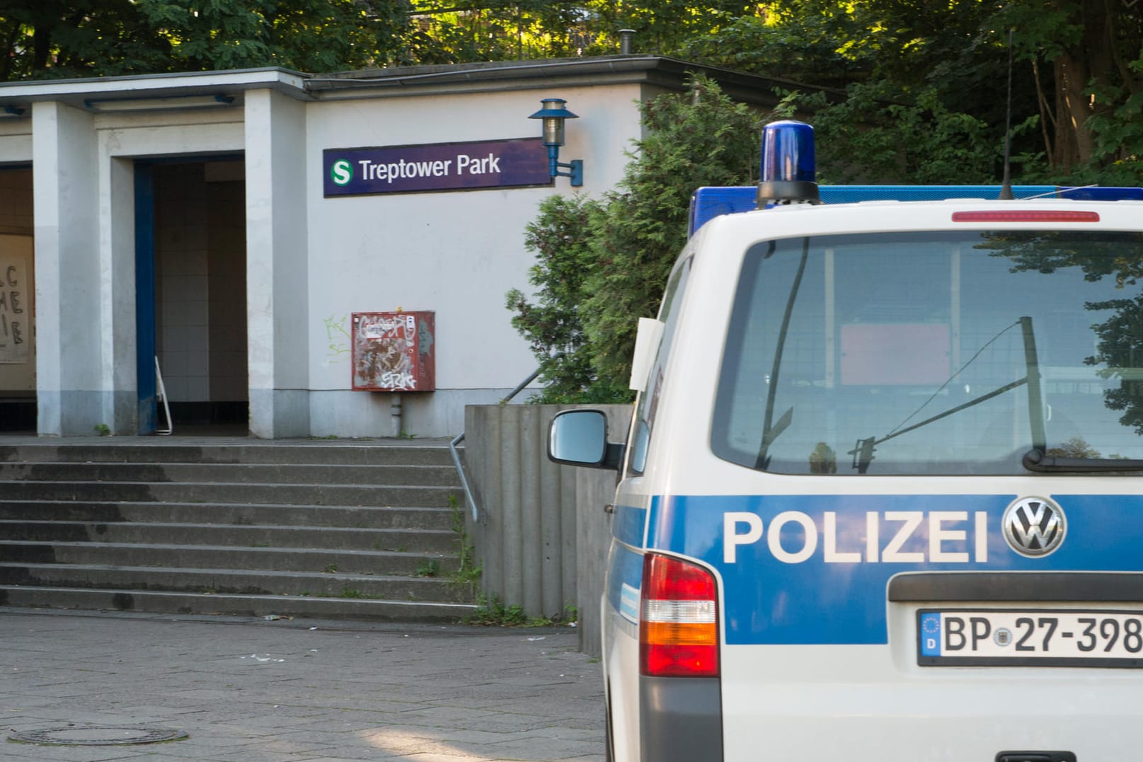 Brandanschläge legen Bahnverkehr teilweise lahm