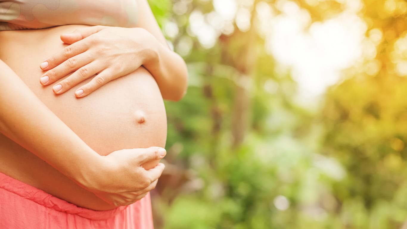 Schwangere: Die Schwangerschaft ist eine spannende Zeit, in der im Bauch der werdenden Mutter einiges passiert.