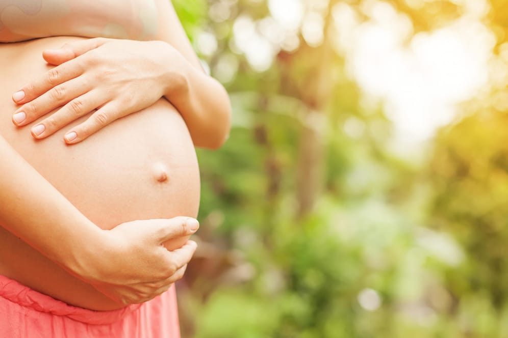 Schwangere: Die Schwangerschaft ist eine spannende Zeit, in der im Bauch der werdenden Mutter einiges passiert.