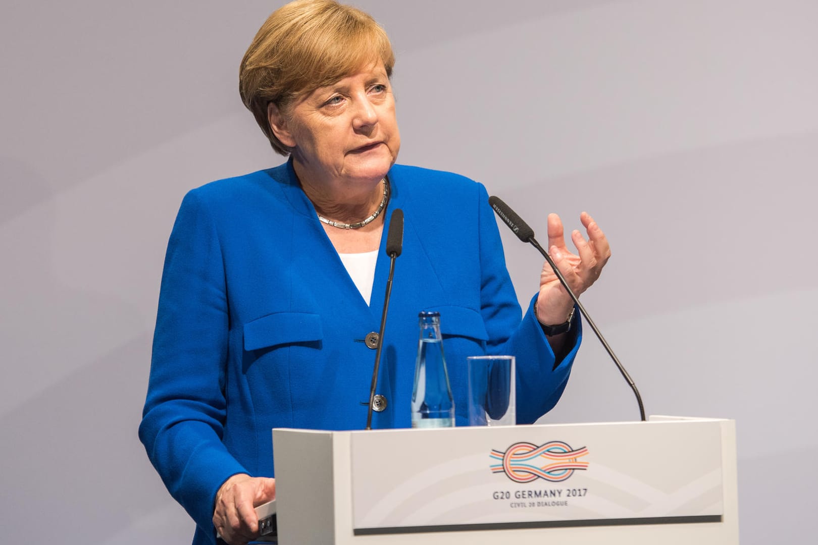 Bundeskanzlerin Angela Merkel während des C20-Gipfels in der der HafenCity-Universität.