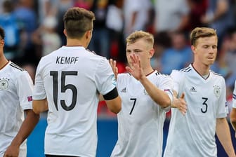 Max Meyer (m.) war beim 2:0 über Tschechien einer der besten Deutschen.