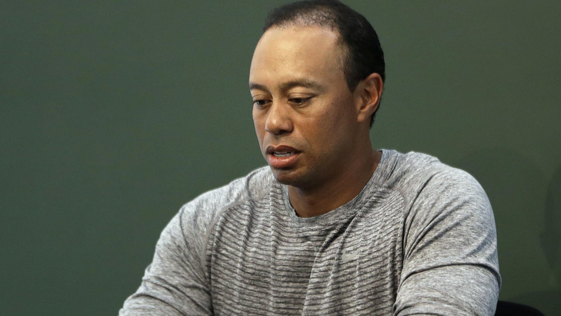 Tiger Woods wurde kürzlich in einem wirren Zustand von der Polizei angehalten und festgenommen: Mittlerweile hat er sich für seinen Aussetzer entschuldigt. Tiger Woods wurde kürzlich in einem wirren Zustand von der Polizei angehalten und festgenommen: Mittlerweile hat er sich für seinen Aussetzer entschuldigt.