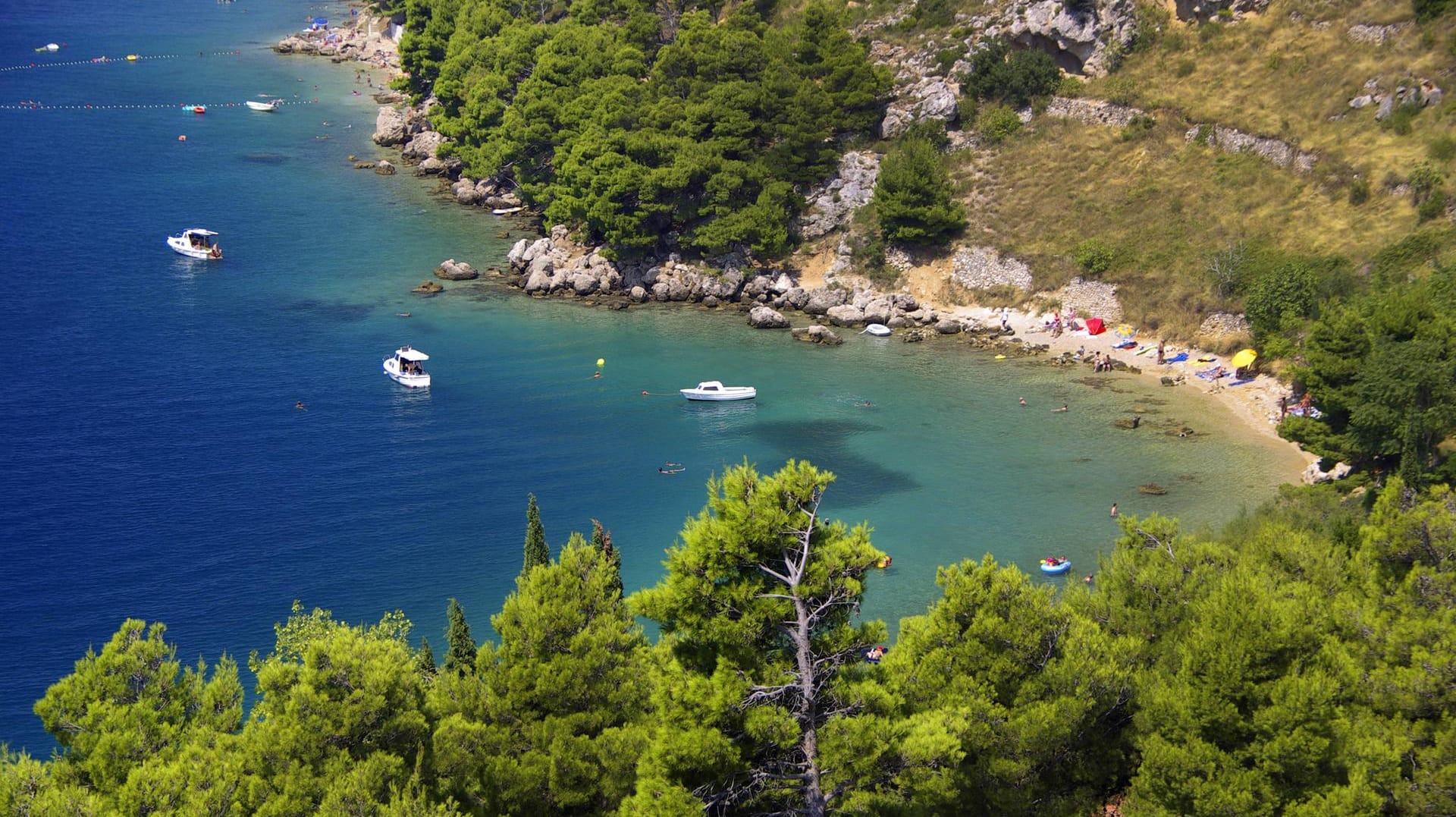 Wunderschöne Natur an einer Bucht in Kroatien