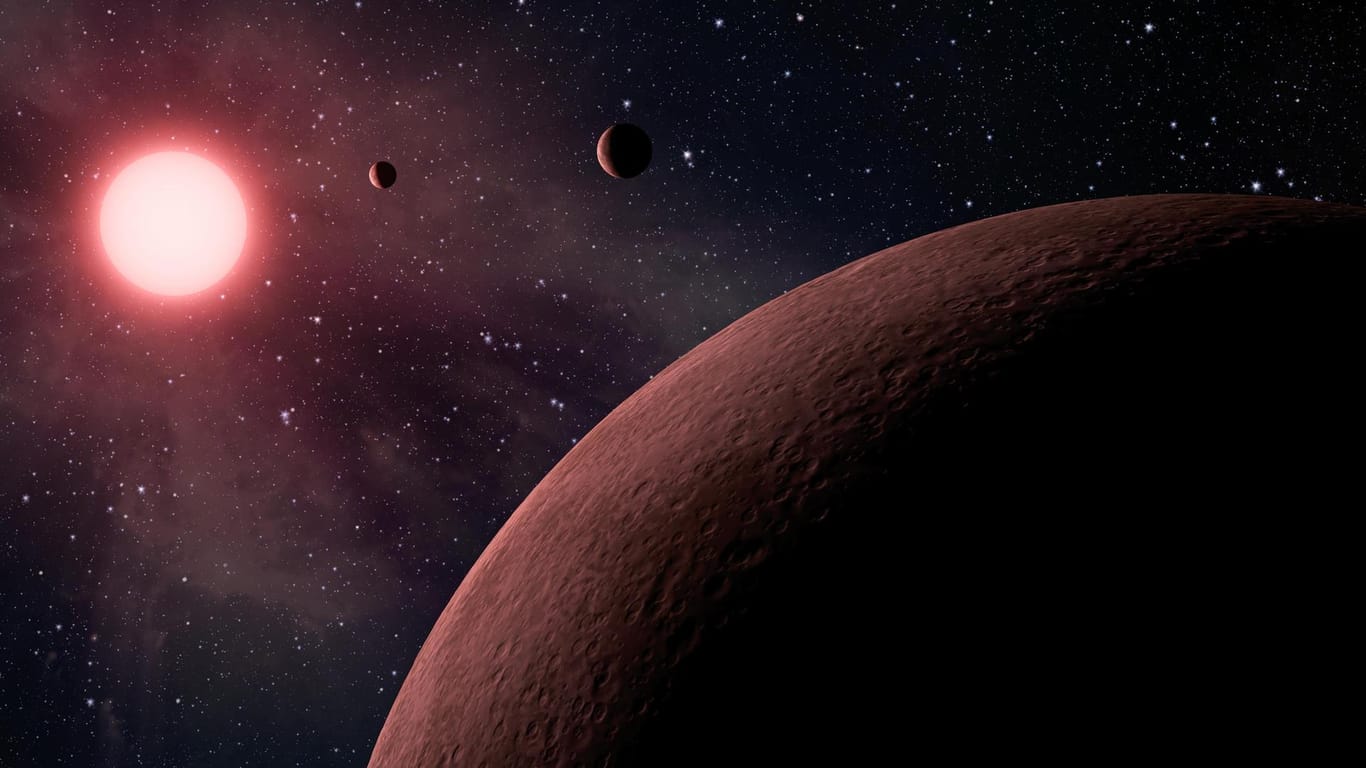 Das Weltraumteleskop «Kepler» der NASA hat mehr als 200 mögliche neue Planeten erspäht, davon sind zehn sogenannten Exoplaneten, welche fast so groß wie die Erde seien (Illustration).