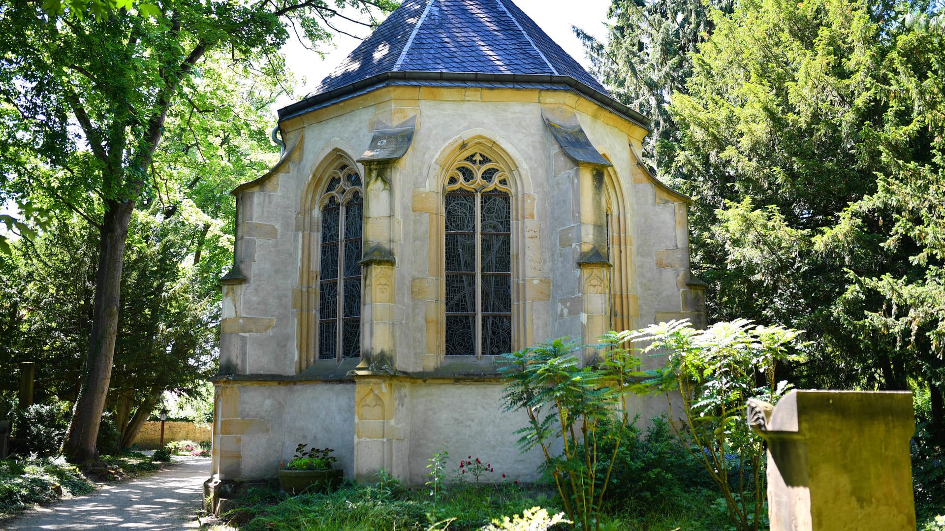 Die Traukapelle in Speyer (Rheinland-Pfalz) im Adenauerpark. Der frühere Bundeskanzler Helmut Kohl wird seine letzte Ruhestätte auf einem Friedhof in Speyer finden.