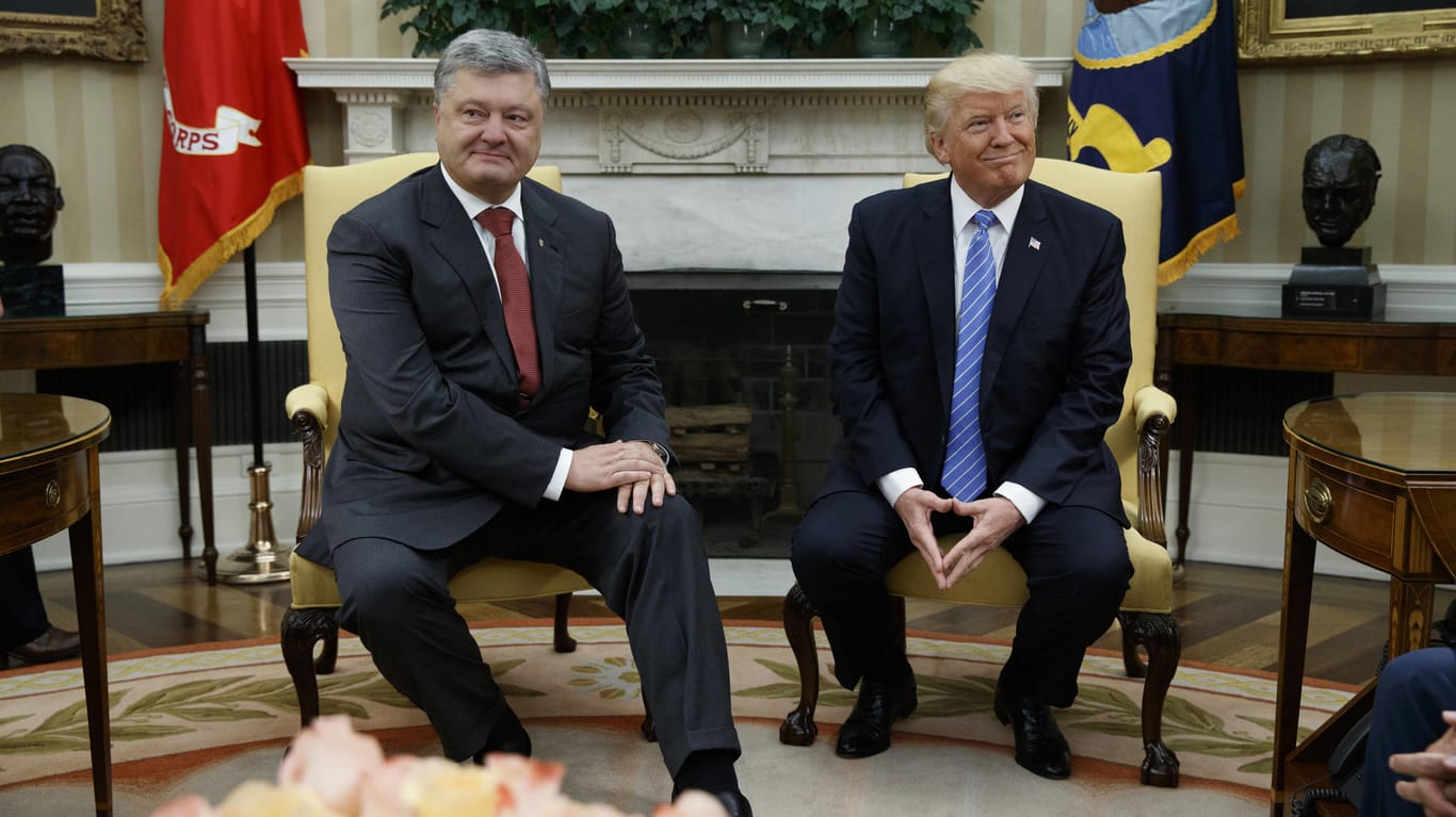 Für den ukrainischen Präsidenten Poroschenko (l.) stellt das Treffen mit US-Präsident Trump einen diplomatischen Coup dar.