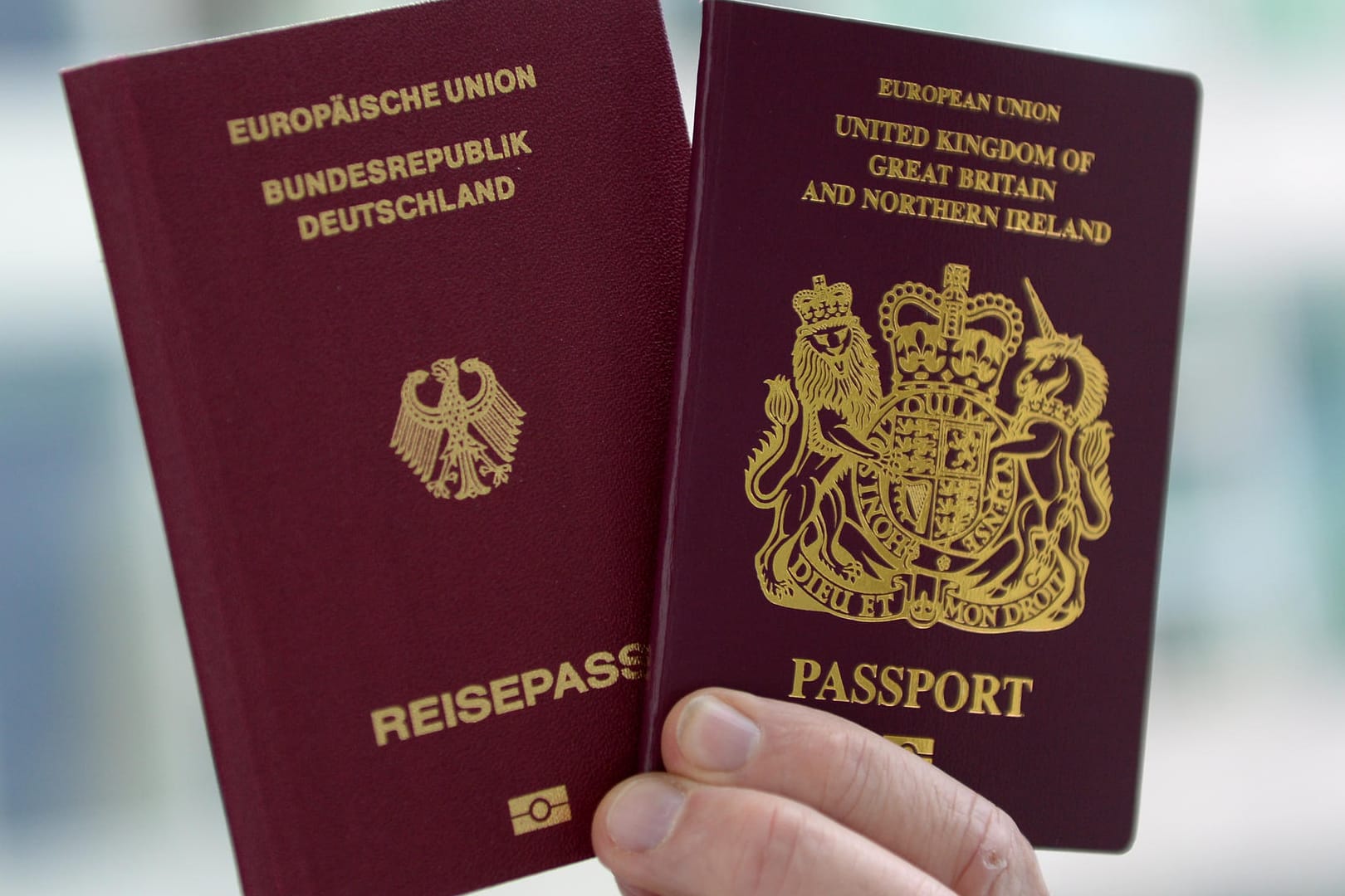 Für Briten wird der deutsche Pass aus Angst vor dem Brexit immer begehrter.
