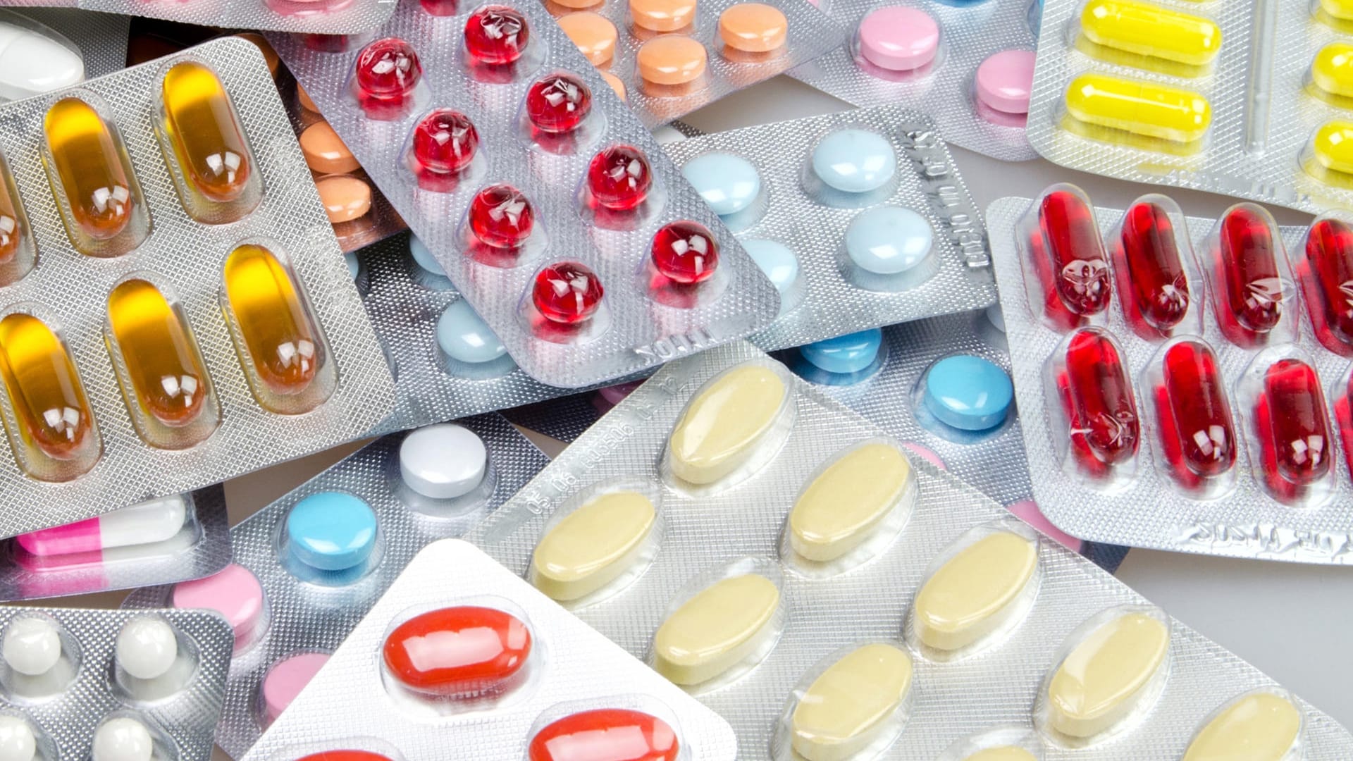 Es gibt einen neuen Rückruf eines Medikaments: Patienten sollten bestimmte Chargen der Lutschpastillen von Mucosolvan besser nicht verwenden. Es gibt einen neuen Rückruf eines Medikaments: Patienten sollten bestimmte Chargen der Lutschpastillen von Mucosolvan besser nicht verwenden.