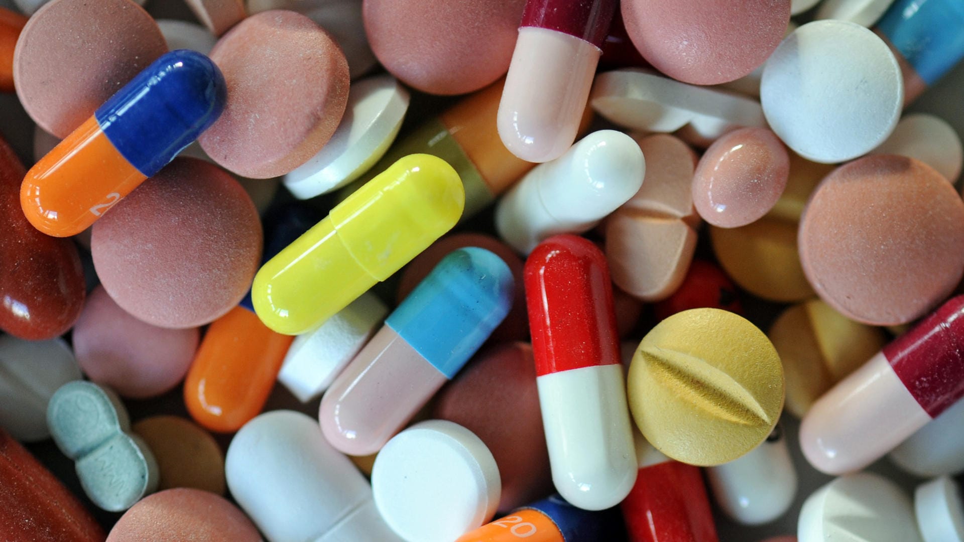 Bei der Razzia wurden fast 94.000 Tabletten vom Zoll entdeckt (Symbolbild). Bei der Razzia wurden fast 94.000 Tabletten vom Zoll entdeckt (Symbolbild).