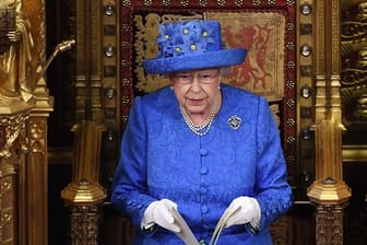 Rein zufällig in Europa-Farben? Queen Elizabeth II.
