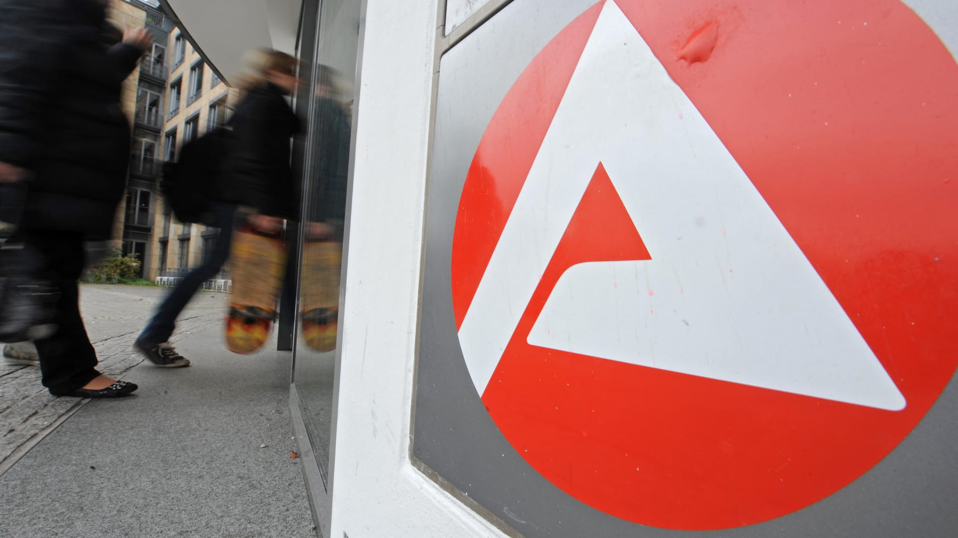 In den vergangenen zehn Jahren haben die Jobcenter Hartz-IV-Sanktionen in Höhe von knapp zwei Milliarden Euro verhängt. (Symbolbild) In den vergangenen zehn Jahren haben die Jobcenter Hartz-IV-Sanktionen in Höhe von knapp zwei Milliarden Euro verhängt. (Symbolbild)