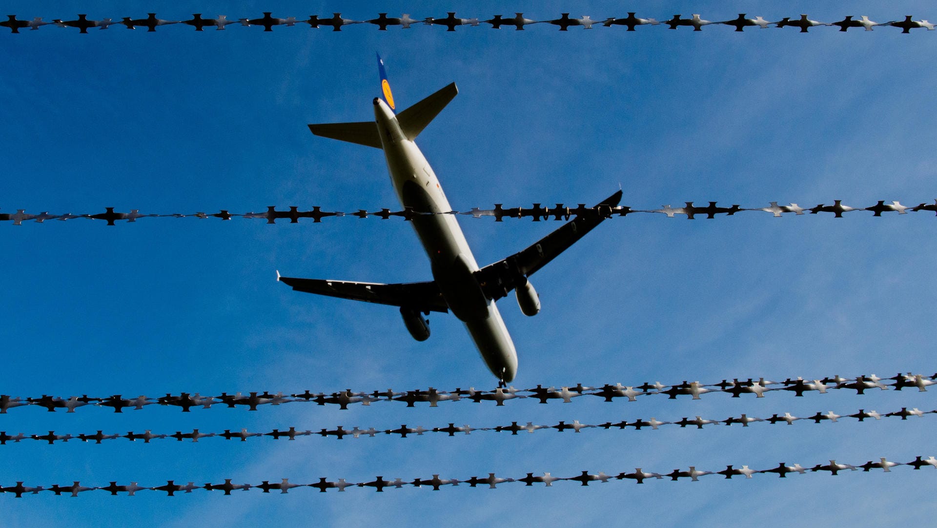 Schon kommende Woche könnte wieder ein Abschiebeflug in Richtung Afghanistan starten (Symbolfoto). Schon kommende Woche könnte wieder ein Abschiebeflug in Richtung Afghanistan starten (Symbolfoto).